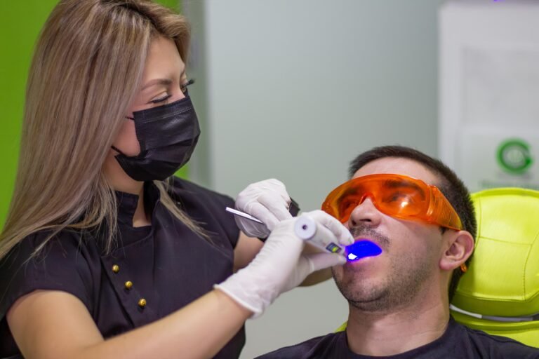 Λεύκανση δοντιών: Όσα πρέπει να γνωρίζετε